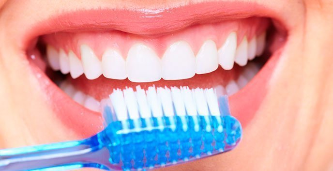 el cepillado y la salud de tus dientes en Amora